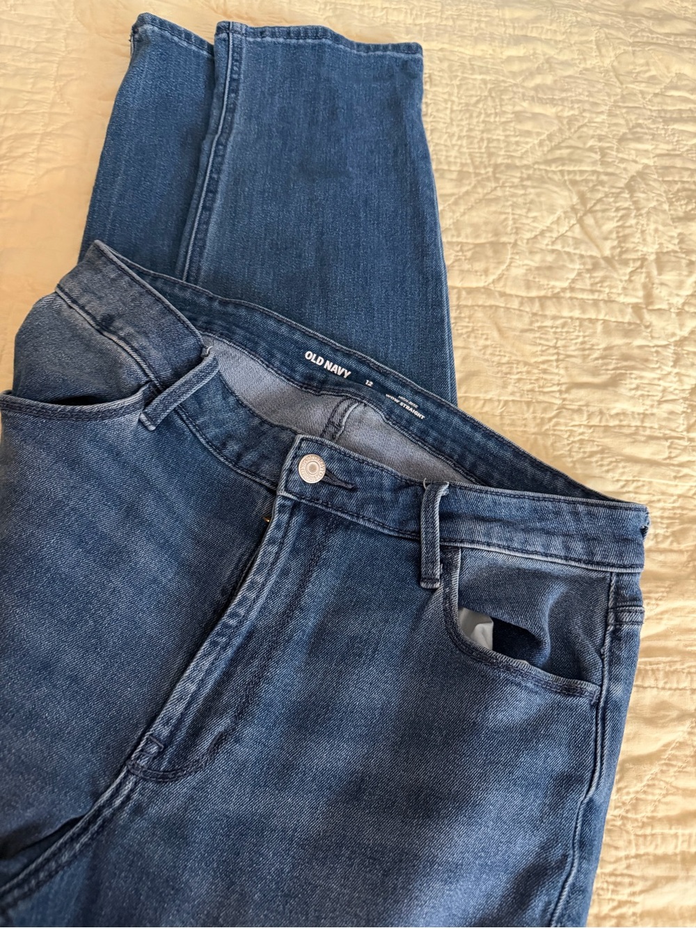 Old Navy Women's Straight Leg Jeans in Dark Blue Wash - Picture 4 of 4